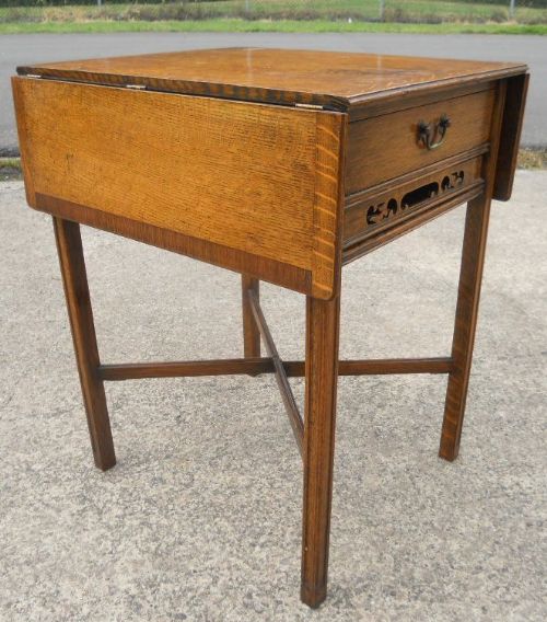 Edwardian Oak Small Dropleaf Pembroke Table