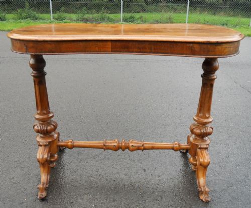 VICTORIAN WALNUT CENTRE TABLE