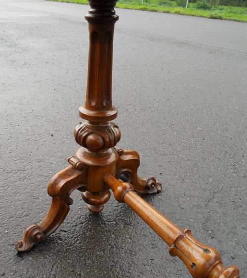 VICTORIAN WALNUT CENTRE TABLE - ADDITIONAL PHOTO 5