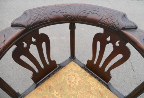 VICTORIAN CARVED OAK CORNER ARMCHAIR - ADDITIONAL PHOTO 3
