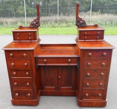 Victorian Mahogany Kneehole Dressing Table