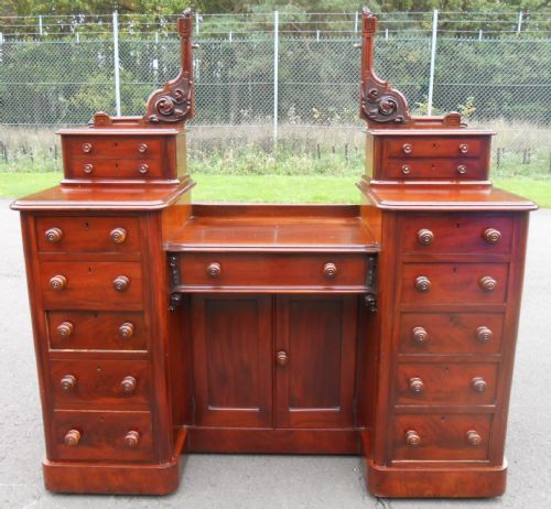 fig 1. Victorian Mahogany Kneehole Dressing Table 