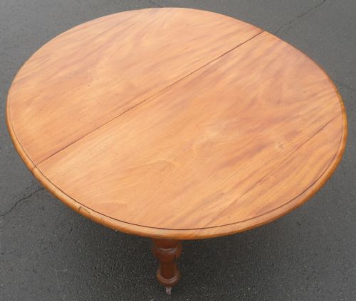 VICTORIAN MAHOGANY OVAL EXTENDING THREE LEAF DINING TABLE TO SEAT TWELVE - ADDITIONAL PHOTO 4