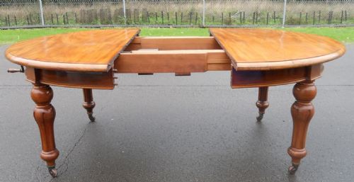 VICTORIAN MAHOGANY OVAL EXTENDING THREE LEAF DINING TABLE TO SEAT TWELVE - ADDITIONAL PHOTO 5