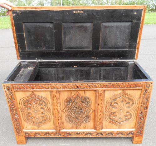 GEORGIAN PANELLED PINE BLANKET CHEST - ADDITIONAL PHOTO 3