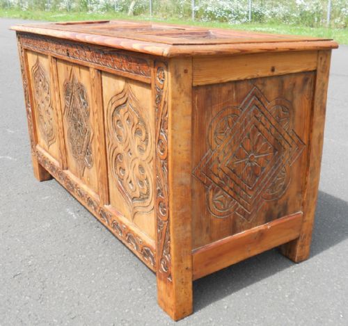 GEORGIAN PANELLED PINE BLANKET CHEST - ADDITIONAL PHOTO 6