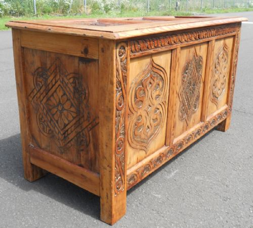 GEORGIAN PANELLED PINE BLANKET CHEST - ADDITIONAL PHOTO 8