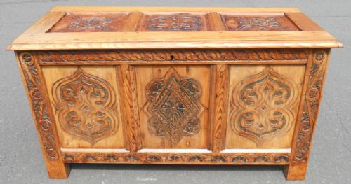 GEORGIAN PANELLED PINE BLANKET CHEST - ADDITIONAL PHOTO 9