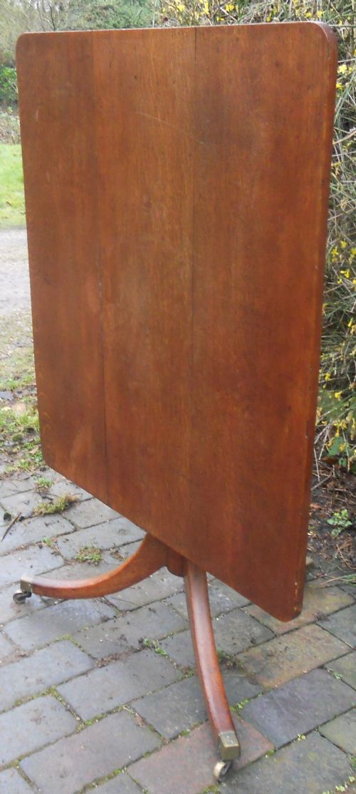 GEORGIAN OAK PEDESTAL SUPPER TABLE