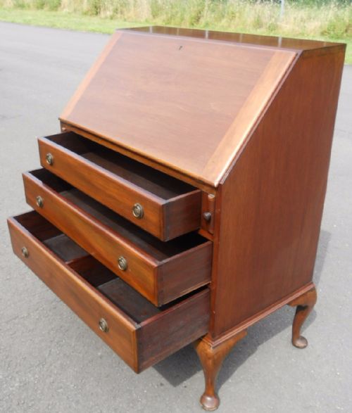QUALITY LIGHT MAHOGANY WRITING BUREAU - ADDITIONAL PHOTO 3