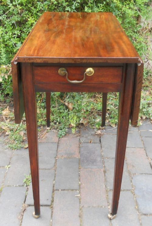 Georgian Small Mahogany Dropleaf Pembroke Table