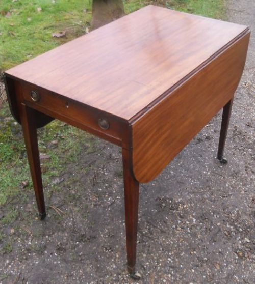 Georgian Mahogany Dropleaf Pembroke Table