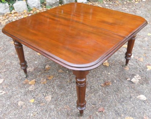 Victorian Mahogany Extending Dining Table to Seat Eight