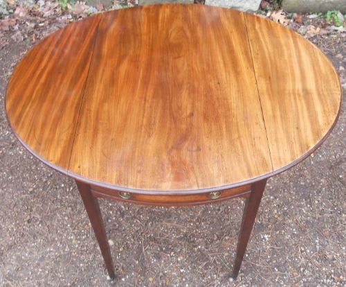 GEORGIAN MAHOGANY OVAL PEMBROKE TABLE
