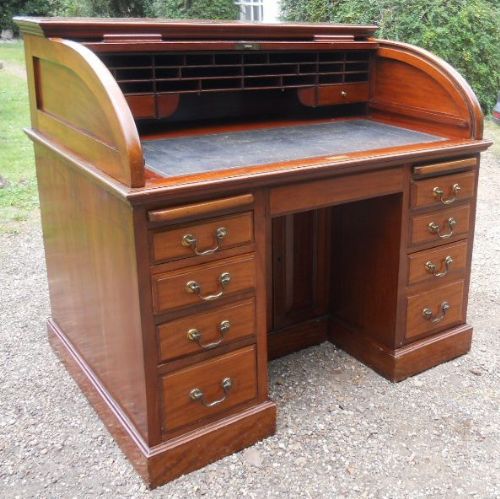 VICTORIAN LARGE MAHOGANY KNEEHOLE ROLLTOP DESK
