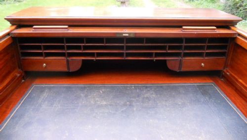 VICTORIAN LARGE MAHOGANY KNEEHOLE ROLLTOP DESK - ADDITIONAL PHOTO 6