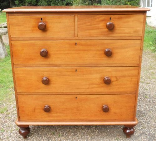 Victorian Mahogany Chest of Drawers
