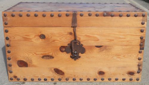 VICTORIAN PINE BLANKET BOX - ADDITIONAL PHOTO 2