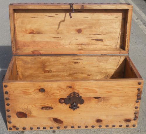 VICTORIAN PINE BLANKET BOX - ADDITIONAL PHOTO 6