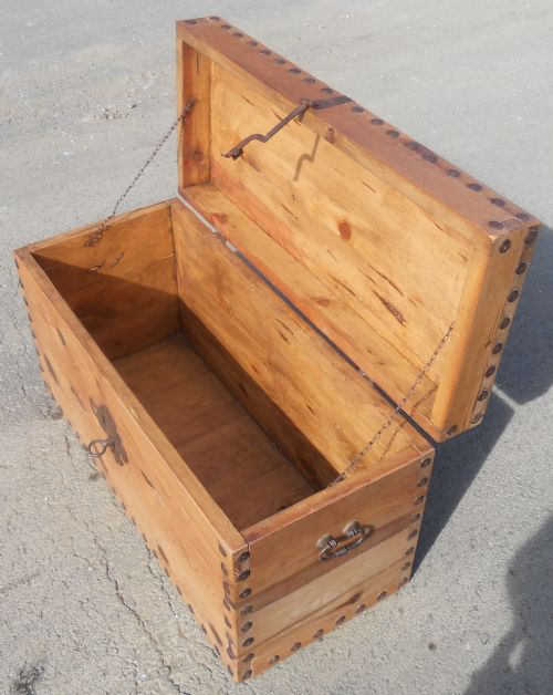 VICTORIAN PINE BLANKET BOX - ADDITIONAL PHOTO 7