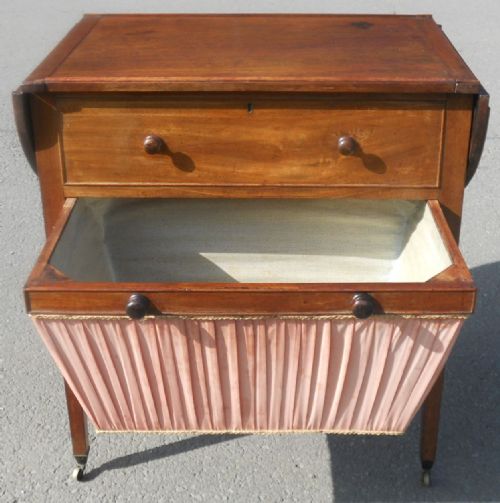 GEORGIAN MAHOGANY WORK TABLE - ADDITIONAL PHOTO 4