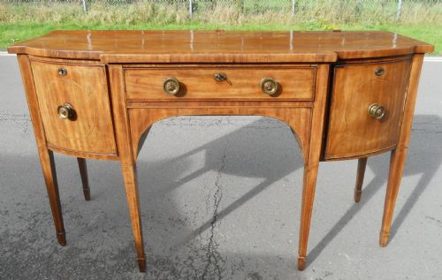 GEORGIAN LARGE MAHOGANY SIDEBOARD - ADDITIONAL PHOTO 1