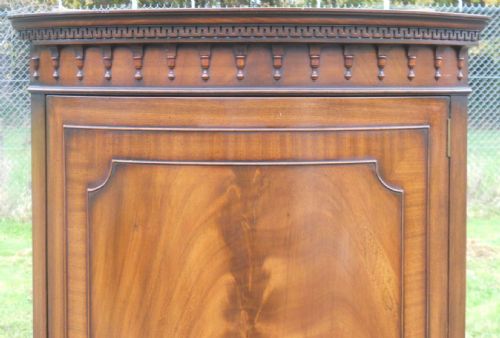 GEORGIAN STYLE MAHOGANY BOWFRONT STANDING CORNER CUPBOARD - ADDITIONAL PHOTO 2