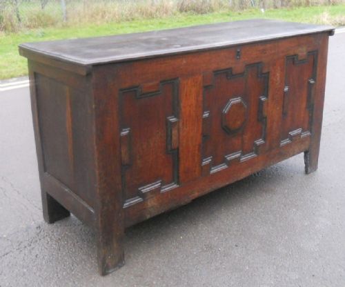 ANTIQUE LARGE OAK BLANKET CHEST - ADDITIONAL PHOTO 1