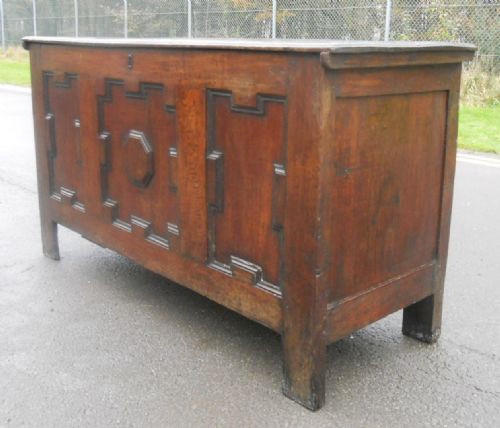 ANTIQUE LARGE OAK BLANKET CHEST - ADDITIONAL PHOTO 6