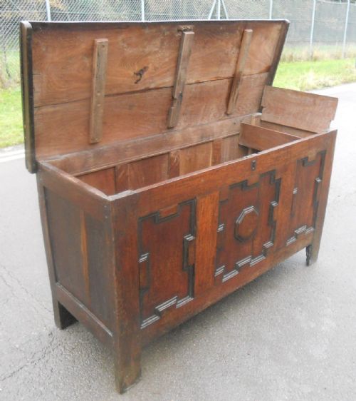 ANTIQUE LARGE OAK BLANKET CHEST - ADDITIONAL PHOTO 12