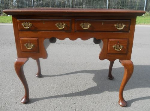 GEORGIAN STYLE LADIES MAHOGANY WRITING DESK - ADDITIONAL PHOTO 1
