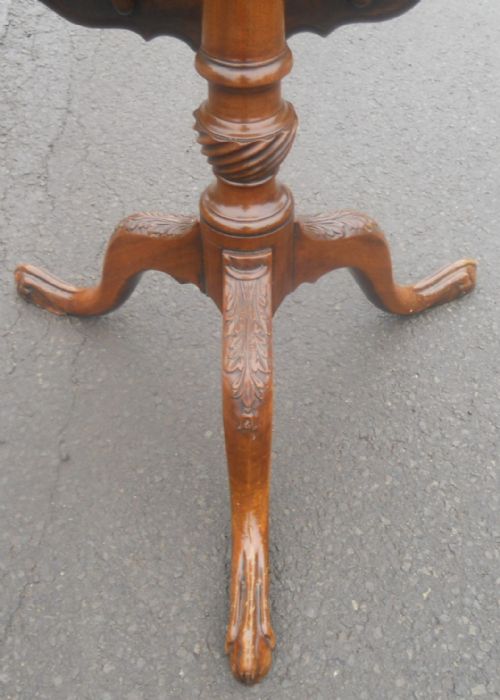 GEORGIAN STYLE MAHOGANY PIE CRUST EDGE TRIPOD TABLE - ADDITIONAL PHOTO 1