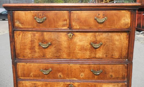 GEORGIAN WALNUT TWO PART CHEST OF DRAWERS - ADDITIONAL PHOTO 11
