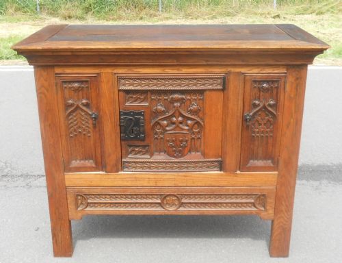 CARVED OAK HALL CUPBOARD - ADDITIONAL PHOTO 5