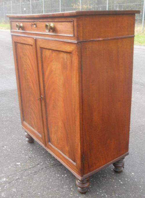 GEORGIAN MAHOGANY SIDE CUPBOARD - ADDITIONAL PHOTO 3