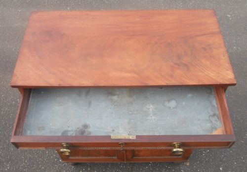 GEORGIAN MAHOGANY SIDE CUPBOARD - ADDITIONAL PHOTO 6