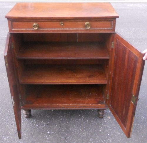 GEORGIAN MAHOGANY SIDE CUPBOARD - ADDITIONAL PHOTO 9