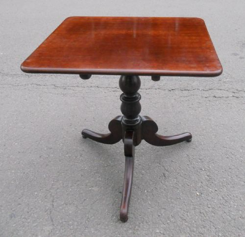 Georgian Mahogany Tilt Top Pedestal Supper Table