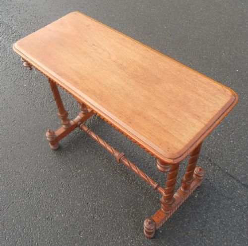VICTORIAN WALNUT CENTRE TABLE - ADDITIONAL PHOTO 8