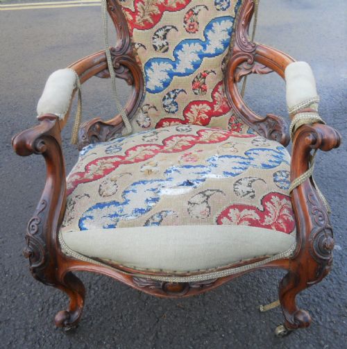 VICTORIAN CARVED WALNUT SPOONBACK ARMCHAIR - ADDITIONAL PHOTO 2