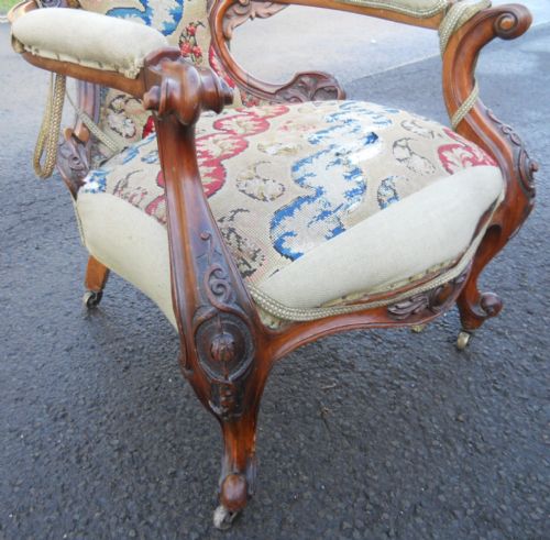VICTORIAN CARVED WALNUT SPOONBACK ARMCHAIR - ADDITIONAL PHOTO 5