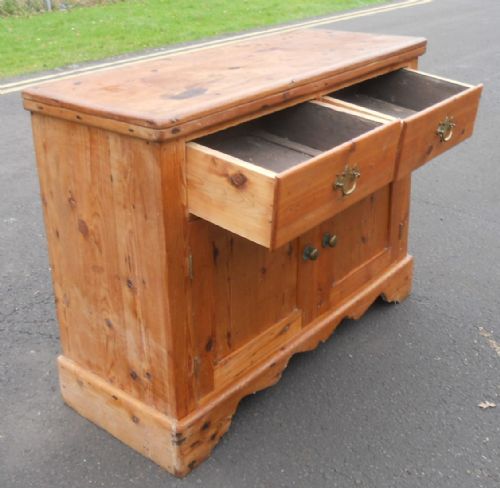 VICTORIAN TWO DOOR PINE CUPBOARD - ADDITIONAL PHOTO 3