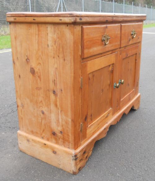 VICTORIAN TWO DOOR PINE CUPBOARD - ADDITIONAL PHOTO 5