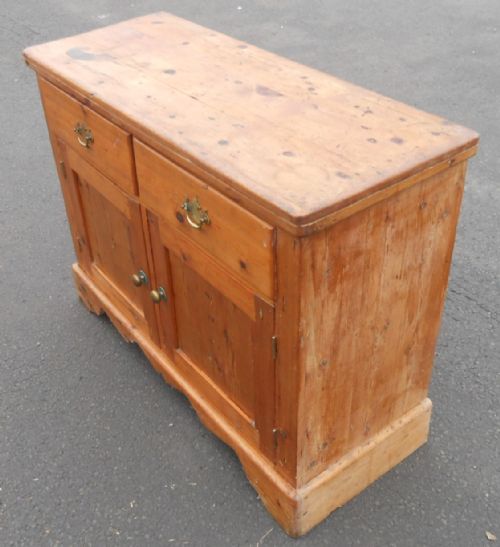 VICTORIAN TWO DOOR PINE CUPBOARD - ADDITIONAL PHOTO 7