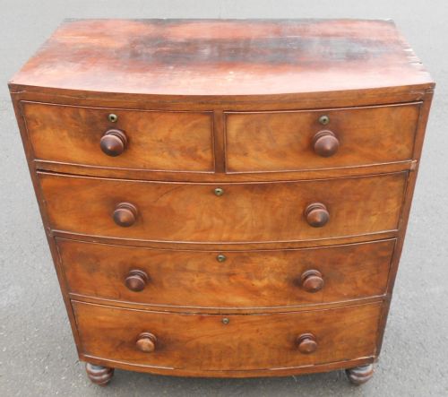 VICTORIAN MAHOGANY BOWFRONT CHEST OF DRAWERS - ADDITIONAL PHOTO 2