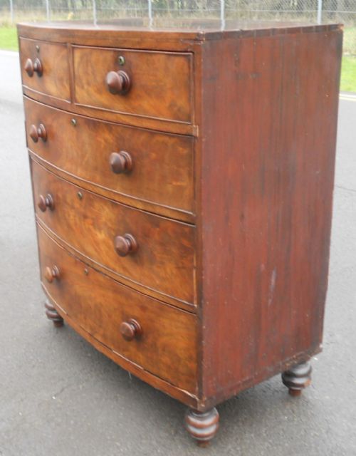 VICTORIAN MAHOGANY BOWFRONT CHEST OF DRAWERS - ADDITIONAL PHOTO 4