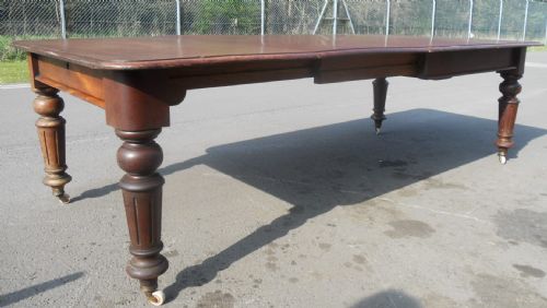 VICTORIAN MAHOGANY EXTENDING DINING TABLE TO SEAT TWELVE - ADDITIONAL PHOTO 3
