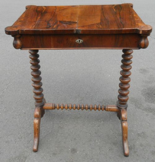 VICTORIAN ROSEWOOD CENTRE TABLE