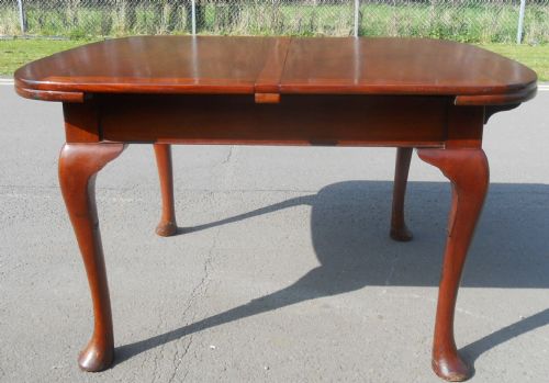 Mahogany Extending Dining Table to Seat Eight
