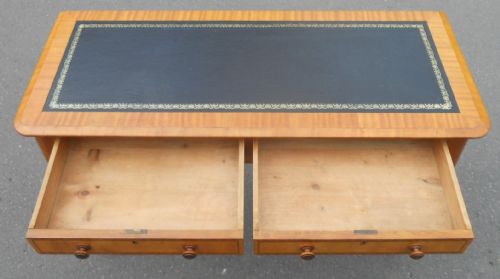 VICTORIAN BLOND MAHOGANY WRITING TABLE - ADDITIONAL PHOTO 6